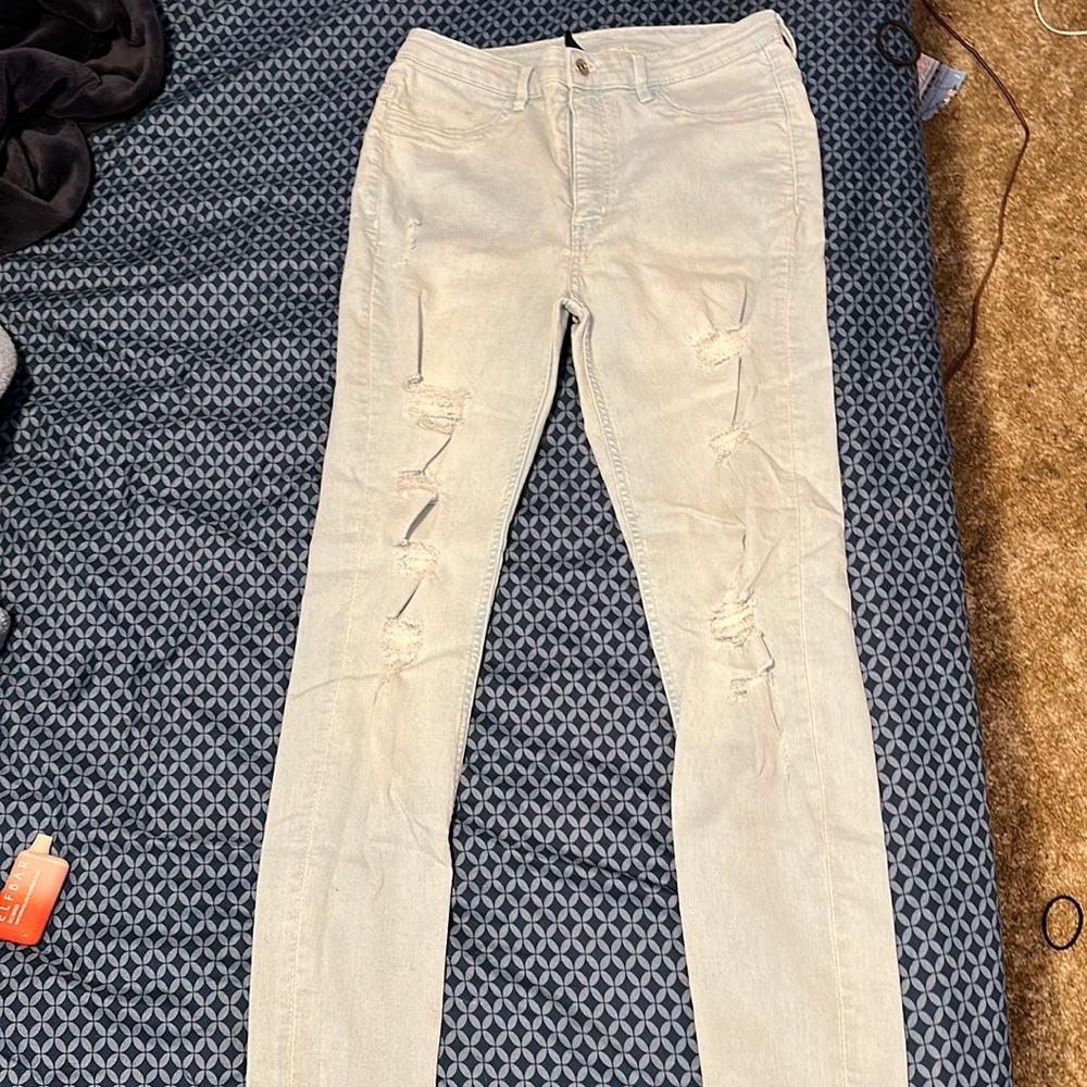 Light blue distressed jeans